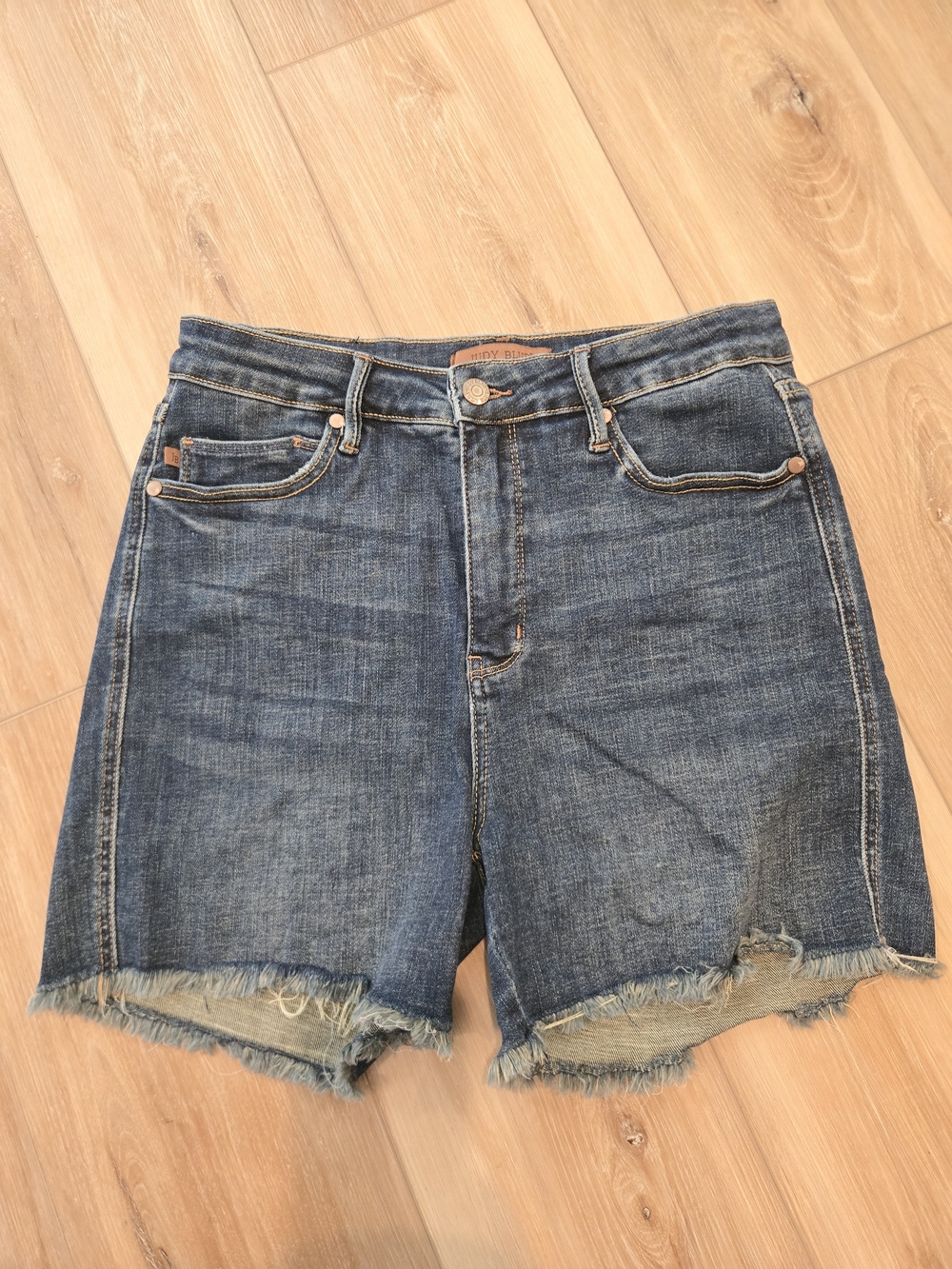 Judy Blue Dark Wash Frayed Hem Jean Shorts